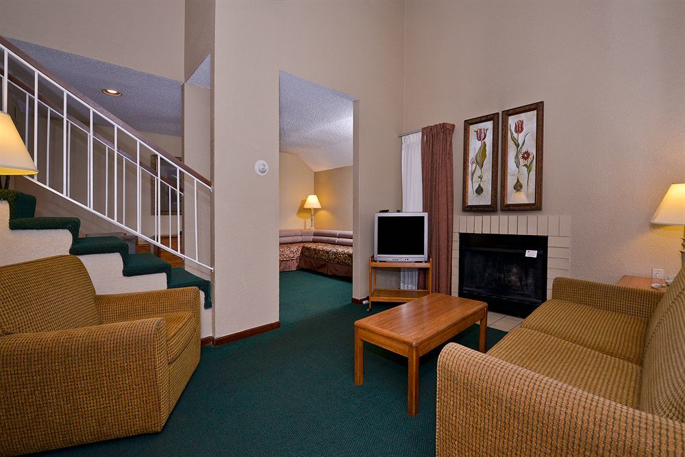 Mainstay Suites Springfield South - Battlefield Rd Bagian luar foto